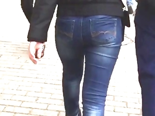 asian girl with hot ass in jeans
