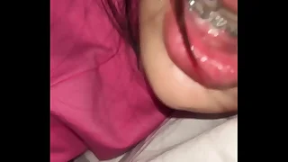 Hermosa&comma; puta&comma; culona y sedienta de sexo Tiny le encanta estar recibiendo verga y leche &comma; es tan sucia cuando habla